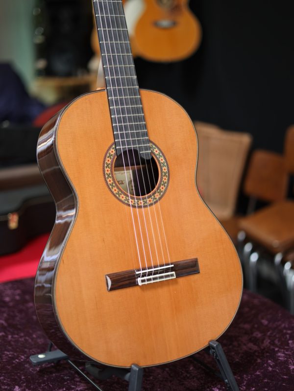 alhambra 10 premier classical guitar side view