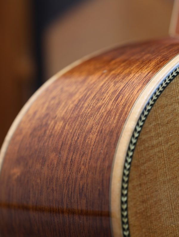 larrivee om 50e guitar mahogany side