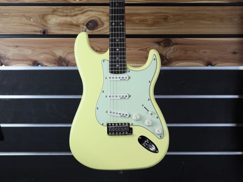 gladiator strat style guitar vintage white