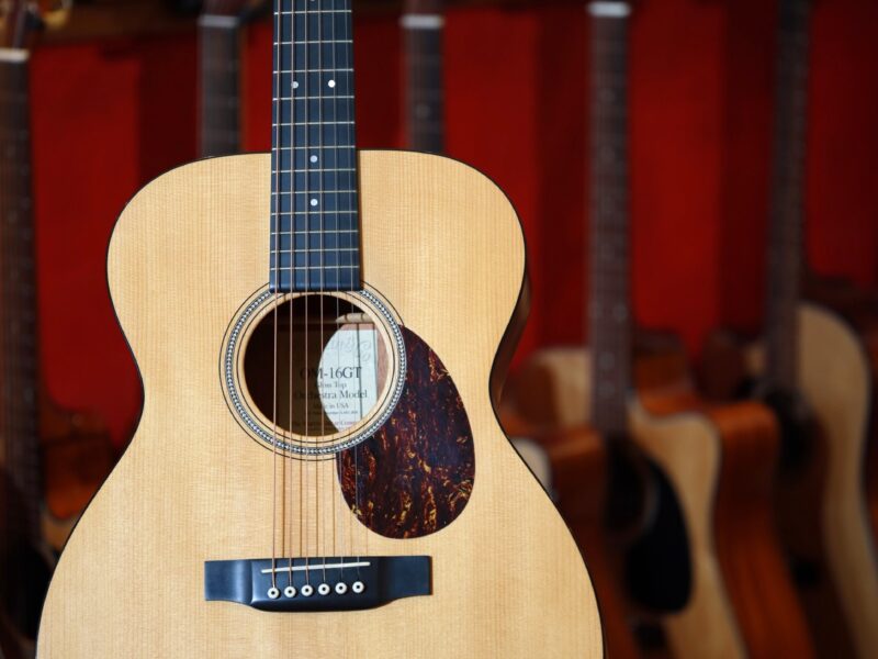 martin om 16gt guitar