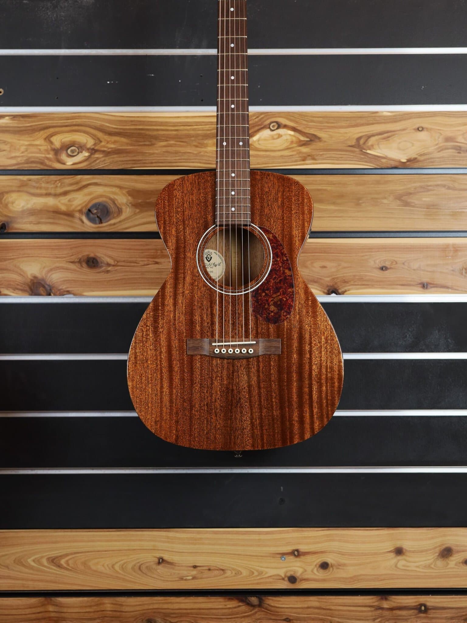 guild om 120 mahogany guitar